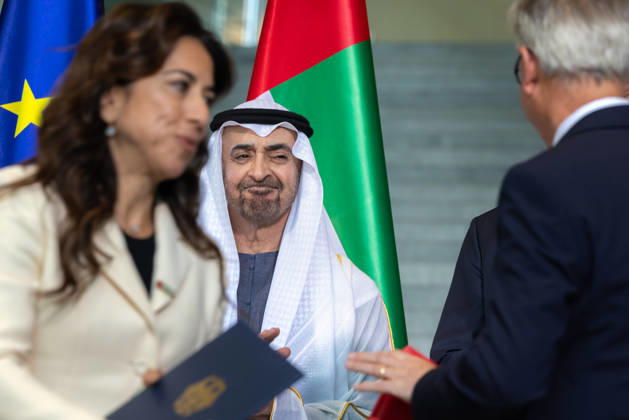 Staatsbesuch S.H. des Präsidenten der Vereinigten Arabischen Emirate, Scheich Mohammed bin Zayed Al Nahyan, in der Bundesrepublik Deutschland. Deutschland, Berlin am 10. September 2026: Der Präsident der Vereinigten Arabischen Emirate, Scheich Mohammed bin Zayed Al Nahyan, zeigt sich bei der Unterzeichnungszeremonie im Bundeskanzleramt sehr zufrieden.