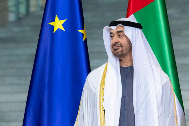 Staatsbesuch S.H. des Präsidenten der Vereinigten Arabischen Emirate, Scheich Mohammed bin Zayed Al Nahyan, in der Bundesrepublik Deutschland. Deutschland, Berlin am 10. September 2026: Der Präsident der Vereinigten Arabischen Emirate, Scheich Mohammed bin Zayed Al Nahyan steht vor den Flaggen der Europäischen Union, der Vereinigten Arabischen Emirate vor der großen Südtreppe im Erdgeschoss des Bundeskanzleramts.