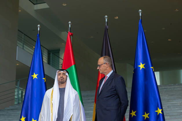 Staatsbesuch S.H. des Präsidenten der Vereinigten Arabischen Emirate, Scheich Mohammed bin Zayed Al Nahyan, in der Bundesrepublik Deutschland. Deutschland, Berlin am 10. September 2026: Der Präsident der Vereinigten Arabischen Emirate, Scheich Mohammed bin Zayed Al Nahyan, und Bundeskanzler Friedrich Merz stehen vor den Flaggen der Europäischen Union, der Vereinigten Arabischen Emirate und Deutschlands vor der großen Südtreppe im Erdgeschoss des Bundeskanzleramts.