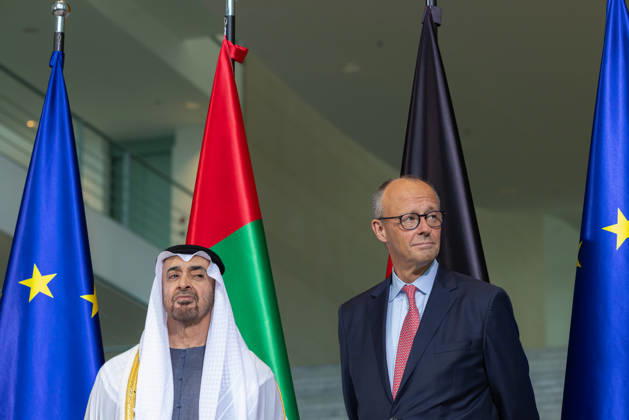 Staatsbesuch S.H. des Präsidenten der Vereinigten Arabischen Emirate, Scheich Mohammed bin Zayed Al Nahyan, in der Bundesrepublik Deutschland. Deutschland, Berlin am 10. September 2026: Der Präsident der Vereinigten Arabischen Emirate, Scheich Mohammed bin Zayed Al Nahyan, und Bundeskanzler Friedrich Merz stehen vor den Flaggen der Europäischen Union, der Vereinigten Arabischen Emirate und Deutschlands vor der großen Südtreppe im Erdgeschoss des Bundeskanzleramts.