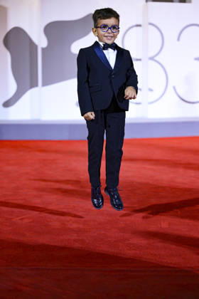 Entertainment Bilder des Tages September 10, 2026, Venice, ITALY: Italian actor Lorenzo Perrotta arrives for the premiere of Scherzetto during the 83rd Venice Film Festival, in Venice, Italy, 10 September 2026. The movie is presented out of competition at the festival running from 02 to 12 September 2026. ANSA ETTORE FERRARI. Venice ITALY  - ZUMAa110 20260910_zaf_a110_045 Copyright: xEttorexFerrarix