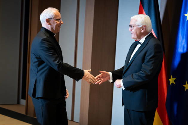 Bundespräsident, Erzbischof Hubertus Matheus Maria van Megen Berlin, Defilee, Spreebogen, Erzbischof Hubertus Matheus Maria van Megen, Bundespräsident, Frank-Walter Steinmeier Berlin Berlin GER