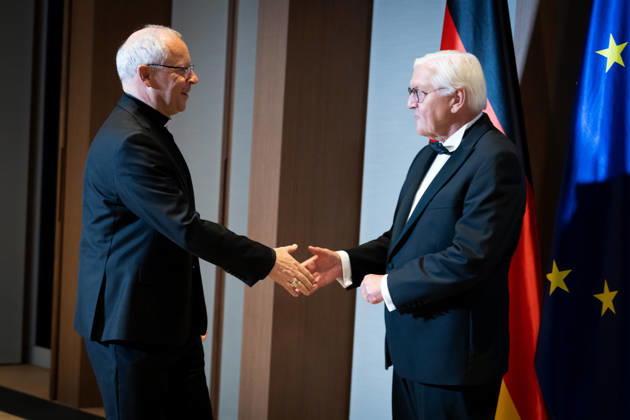 Bundespräsident, Erzbischof Hubertus Matheus Maria van Megen Berlin, Defilee, Spreebogen, Erzbischof Hubertus Matheus Maria van Megen, Bundespräsident, Frank-Walter Steinmeier Berlin Berlin GER