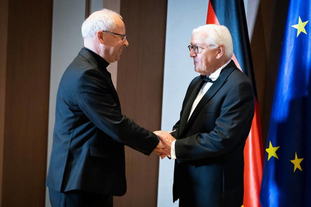 Bundespräsident, Erzbischof Hubertus Matheus Maria van Megen Berlin, Defilee, Spreebogen, Erzbischof Hubertus Matheus Maria van Megen, Bundespräsident, Frank-Walter Steinmeier Berlin Berlin GER