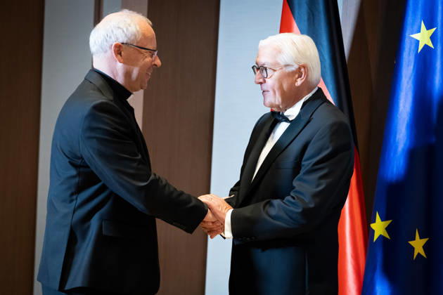 Bundespräsident, Erzbischof Hubertus Matheus Maria van Megen Berlin, Defilee, Spreebogen, Erzbischof Hubertus Matheus Maria van Megen, Bundespräsident, Frank-Walter Steinmeier Berlin Berlin GER