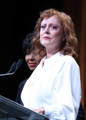 Susan Sarandon receives a Deauville Icon Award on stage during the 52nd Deauville American Film Festival on September 10, 2026. Denis Guignebourg, Bestimage. Susan Sarandon attends the Deauville Icon Award Ceremony at the 52nd Deauville American Film Festival on September 10, 2026, in Deauville, France. Deauville, France Copyright: xDenisxGuignebourgx xBestimagexDenisxGuignebourgx xBestimagex