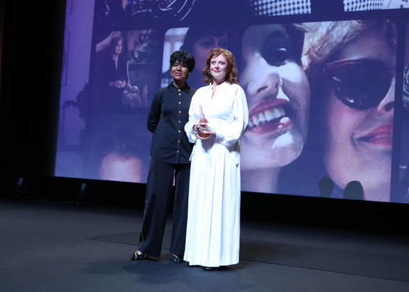 Susan Sarandon receives a Deauville Icon Award from Euzhan Palcy on stage during the 52nd Deauville American Film Festival on September 10, 2026. Denis Guignebourg, Bestimage. Susan Sarandon attends the Deauville Icon Award Ceremony at the 52nd Deauville American Film Festival on September 10, 2026, in Deauville, France. Deauville, France Copyright: xDenisxGuignebourgx xBestimagexDenisxGuignebourgx xBestimagex