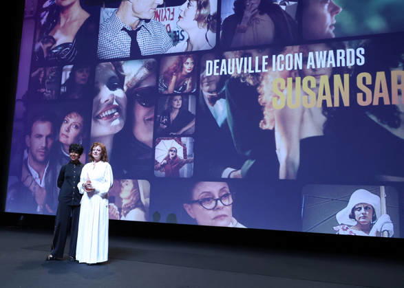 Susan Sarandon receives a Deauville Icon Award from Euzhan Palcy on stage during the 52nd Deauville American Film Festival on September 10, 2026. Denis Guignebourg, Bestimage. Susan Sarandon attends the Deauville Icon Award Ceremony at the 52nd Deauville American Film Festival on September 10, 2026, in Deauville, France. Deauville, France Copyright: xDenisxGuignebourgx xBestimagexDenisxGuignebourgx xBestimagex