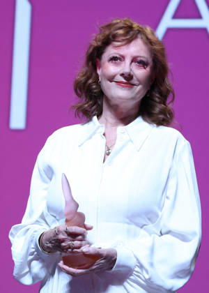 Susan Sarandon receives a Deauville Icon Award on stage during the 52nd Deauville American Film Festival on September 10, 2026. Denis Guignebourg, Bestimage. Susan Sarandon attends the Deauville Icon Award Ceremony at the 52nd Deauville American Film Festival on September 10, 2026, in Deauville, France. Deauville, France Copyright: xDenisxGuignebourgx xBestimagexDenisxGuignebourgx xBestimagex