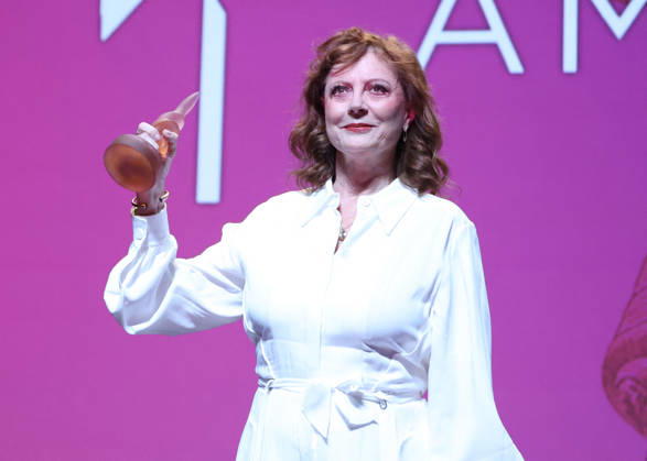Susan Sarandon receives a Deauville Icon Award on stage during the 52nd Deauville American Film Festival on September 10, 2026. Denis Guignebourg, Bestimage. Susan Sarandon attends the Deauville Icon Award Ceremony at the 52nd Deauville American Film Festival on September 10, 2026, in Deauville, France. Deauville, France Copyright: xDenisxGuignebourgx xBestimagexDenisxGuignebourgx xBestimagex