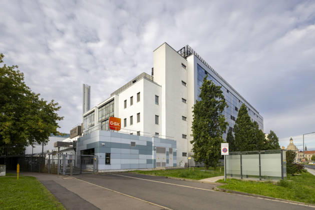 11.09.2026, Deutschland, Sachsen, Dresden, Blick auf das Serumwerk von GlaxoSmithKline Biologicals Dresden (GSK), Zirkusstraße 40, 01069 Dresden