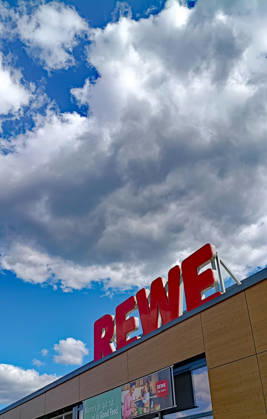 September 11, 2026, Wendelstein, Bayern, Germany: A view of a REWE supermarket chain store in Wendelstein , Bayern, Germany . September 11th, 2026 Wendelstein Germany - ZUMAe140 20260911_zip_e140_003 Copyright: xDavidexEliasx