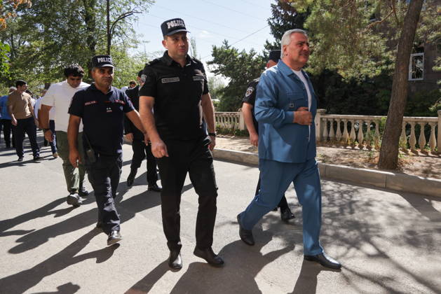 ARMENIA, YEREVAN - SEPTEMBER 11, 2026: Samvel Karapetyan (R), leader of the Strong Armenia Party, is escorted by police officers near the Anti-Ñorruption Court building. Alexander Patrin TASS  97520401