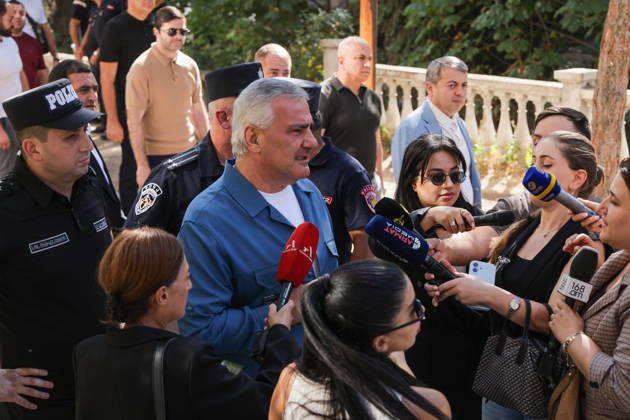ARMENIA, YEREVAN - SEPTEMBER 11, 2026: Samvel Karapetyan (C), leader of the Strong Armenia Party, talks to journalists outside the Anti-Ñorruption Court building. Alexander Patrin TASS  97520402