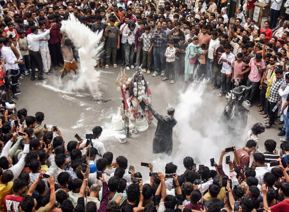 Tanha Pola celebrations in Nagpur Nagpur, Sep 11 (ANI): Devotees perform in the Kali Marbat and Pili Marbat procession, organised as part of the Tanha Pola celebrations, in Nagpur on Friday. Nagpur Maharashtra India Copyright: xANIx ANI_20260911339