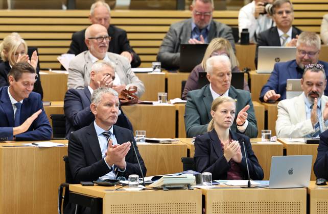 Plenum Thueringer Landtag 11.09.2026, Erfurt, Thueringer Landtag, 54.Plenarsitzung, im Bild: Fraktion der AfD, vorn Fraktionsvorsitzender Bjoern Hoecke (AfD) und Wiebke Muhsal (AfD)