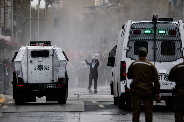 Santiago, September 11, 2026: Students marched to commemorate another September 11—the anniversary of the coup d’état—but were quickly dispersed by the Carabineros’ Public Order Unit. Diego Martin Aton, Chile, Aton 1189591 jpeg  Copyright: DIEGOxMARTIN ATONxCHILE
