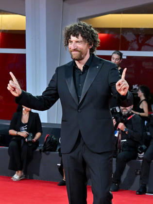 IPA88405430 - Venice, 83rd Venice International Film Festival 2026 - Night 10 - Red Carpet for the Nuovo IMAIE Award. Pictured: Maurizio Lastrico  Copyright: xManuelexMangiarottix xPoolxPhotoxEventsx08x IPA88405430