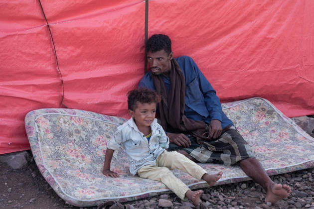 Clashes in Yemen displace 823 families in Taiz in single day TAIZ, YEMEN - SEPTEMBER 10: A boy sits on a mattress with his dad as displaced Yemeni civilians live at temporary shelters in the Bani Omar area of southern Taiz, Yemen, on September 10, 2026, after fleeing escalating armed clashes between government forces and Iran-backed Houthi rebels in the Al-Wazi iyah district. Intensified fighting and civilian casualties have forced hundreds of families from their homes, leaving displaced populations in urgent need of emergency shelter, food supplies, clean drinking water, and vital sanitation services. Marwan Abdullah Yahya Saeed Al-shabi Anadolu Taiz Yemen. Editorial use only. Please get in touch for any other usage.  Copyright: x2026xAnadoluxMarwanxAbdullahxYahyaxSaeedxAl-shabix