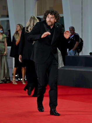 IPA88407028 - Venice, 83rd Venice International Film Festival 2026 - Night 10 - Red carpet for the Nuovo IMAIE Award. Pictured: Maurizio Lastrico  Copyright: xSimonexComix xPoolxPhotoxEventsx08x IPA88407028