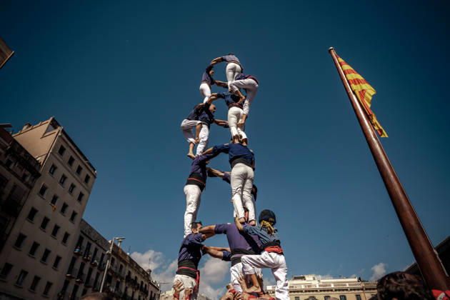 September 11, 2026, Barcelona, Catalonia, Spain: The Capgrossos de Mataro build a human tower during the Diada Castellera at Catalonia s National Day, the Diada Barcelona Spain - ZUMAo105 20260911_fap_o105_022 Copyright: xMatthiasxOesterlex