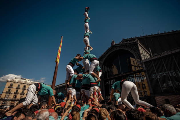 September 11, 2026, Barcelona, Catalonia, Spain: The Castellers de Vilafranca build a human tower during the Diada Castellera at Catalonia s National Day, the Diada Barcelona Spain - ZUMAo105 20260911_fap_o105_030 Copyright: xMatthiasxOesterlex