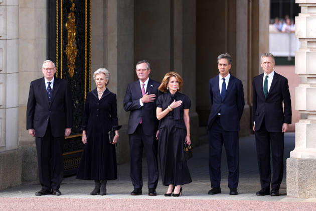 9 11 25th anniversary (left to right) The Duke and Duchess of Gloucester, taking the Royal Salute on behalf of the King, the US Ambassador Warren Stephens and his wife Harriet, Foreign Secretary Ed Miliband and Security Minister Dan Jarvis, on the forecourt of Buckingham Palace in London, during a commemorative Changing the Guard, in honour of the 25th anniversary of 9 11 terror attacks. Picture date: Friday September 11, 2026., Credit:Ben Whitley PA ROTA - B68 Avalon UK, London  Copyright: xBenxWhitleyx xPAxROTAx-xB68x xAvalonx 1133489092