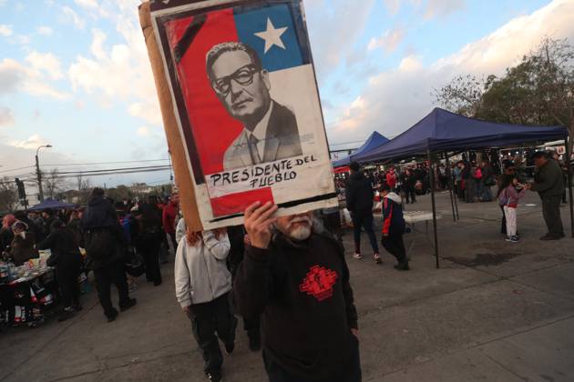 Santiago, September 11, 2026. On Friday afternoon, groups of people arrived at the National Stadium to remember their loved ones, who had been taken there after it was converted into a detention center. Carlos Santibánez Aton Chile, Aton 1189687  Copyright: CARLOSxSANTIBANEZ ATONxCHILE