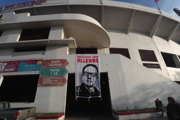 Santiago, September 11, 2026. On Friday afternoon, groups of people gathered at the National Stadium to remember their loved ones, who had been taken there after it was converted into a detention center. Carlos Santibánez Aton Chile, Aton 1189694 Copyright: CARLOSxSANTIBANEZ ATONxCHILE