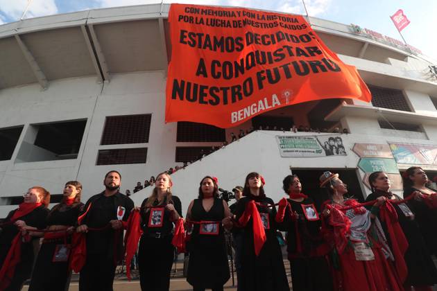 Santiago, September 11, 2026. On Friday afternoon, groups of people gathered at the National Stadium to remember their loved ones, who had been taken there after it was converted into a detention center. Carlos Santibánez Aton, Chile, Aton 1189696  Copyright: CARLOSxSANTIBANEZ ATONxCHILE
