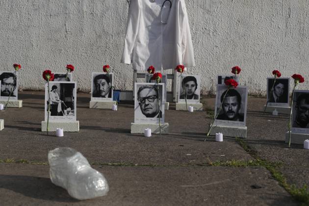 Santiago, September 11, 2026. On Friday afternoon, groups of people gathered at the National Stadium to remember their loved ones, who had been taken there after it was converted into a detention center. Carlos Santibánez Aton Chile, Aton 1189697  Copyright: CARLOSxSANTIBANEZ ATONxCHILE