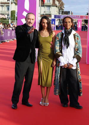 Vincent Perez, Karine Silla, and their daughter Tess Perez on the red carpet at the 52nd Deauville American Film Festival on September 11, 2026. Denis Guignebourg, Bestimage. Red carpet at the 52nd Deauville American Film Festival on September 11, 2026, Deauville, France Copyright: xDenisxGuignebourgx xBestimagexDenisxGuignebourgx xBestimagex
