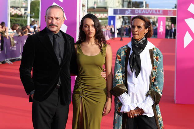 Vincent Perez, Karine Silla, and their daughter Tess Perez on the red carpet at the 52nd Deauville American Film Festival on September 11, 2026. Denis Guignebourg, Bestimage. Red carpet at the 52nd Deauville American Film Festival on September 11, 2026, Deauville, France Copyright: xDenisxGuignebourgx xBestimagexDenisxGuignebourgx xBestimagex