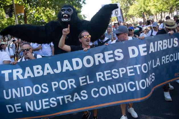 Airbus Workers Protest in Madrid Numerous people carry a banner reading Airbus Workers United for Respect and the Restoration of Our Working Conditions during a protest by Airbus employees on September 12, 2026, in Madrid, Spain. The march proceeded from Plaza de Colón to the Ministry of Industry headquarters and was attended by employees from workplaces in Madrid, Seville, Albacete, Toledo, and Cádiz. SEPTEMBER 12, 2026 Fernando Sá Madrid, Madrid, Spain Copyright: xFernandoxSanchezx 7768069