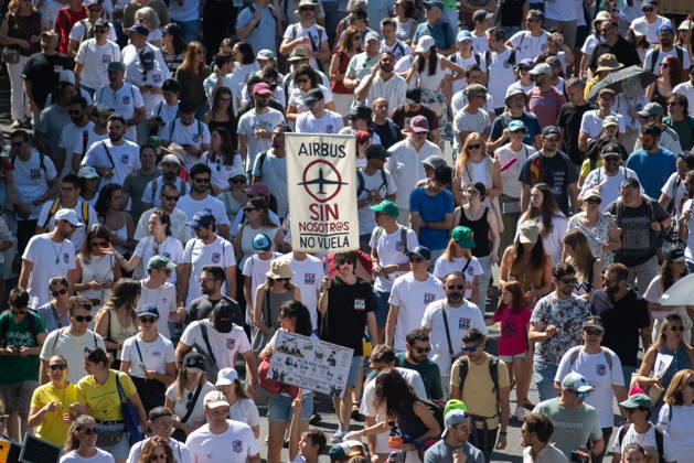 Airbus Workers Protest in Madrid Numerous people carry a banner reading Airbus Can’t Fly Without Us during a protest by Airbus employees on September 12, 2026, in Madrid, Spain. The march proceeded from Plaza de Colón to the headquarters of the Ministry of Industry and was attended by employees from workplaces in Madrid, Seville, Albacete, Toledo, and Cádiz. SEPTEMBER 12, 2026 Fernando Sá Madrid, Spain  Copyright: xFernandoxSanchezx 7768355