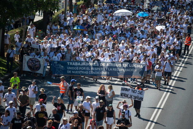 Airbus Workers Protest in Madrid Numerous people carry a banner reading Airbus Workers United for Respect and the Restoration of Our Working Conditions during a protest by Airbus employees on September 12, 2026, in Madrid, Spain. The march proceeded from Plaza de Colón to the Ministry of Industry headquarters and included employees from workplaces in Madrid, Seville, Albacete, Toledo, and Cádiz. SEPTEMBER 12, 2026. Fernando Sá. Madrid, Spain.  Copyright: xFernandoxSanchezx 7768403