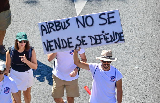 September 12, 2026, Madrid, Madrid, SPAIN: Workers from Airbus take part in a march for dignity at work in Madrid, organized by CGT Metal Madrid. The demonstration starts at Plaza de ColoÂ³n and proceeds along Paseo de la Castellana towards the Ministry of Industry. Workers demand dignity at work and defend their labor rights and working conditions. Madrid SPAIN  - ZUMAz108 20260912_znp_z108_047 Copyright: xRichardxZubelzux