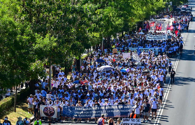 September 12, 2026, Madrid, Madrid, SPAIN: Workers from Airbus take part in a march for dignity at work in Madrid, organized by CGT Metal Madrid. The demonstration starts at Plaza de ColoÂ³n and proceeds along Paseo de la Castellana towards the Ministry of Industry. Workers demand dignity at work and defend their labor rights and working conditions. Madrid SPAIN  - ZUMAz108 20260912_znp_z108_056 Copyright: xRichardxZubelzux