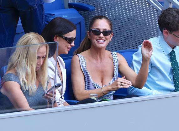 US Open - Irina Shayk and Minka Kelly In The Stands - New York Irina Shayk and Minka Kelly attend the Women s Final at the US Open in New York on September 12, 2026. Photo by Dylan Travis ABACAPRESS.COM New York NY United States  Copyright: xDylanxTravis ABACAx