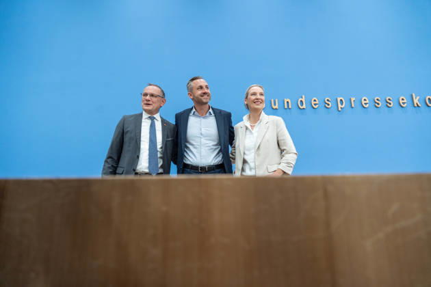 Ulrich Siegmund, Tino Chrupalla und Alice Weidel während der Bundespressekonferenz;Bundespressekonferenz in Berlin - Wahlnachlese mit der AfD am Tag nach der Landtagswahl 2026 in Sachsen-Anhalt, Berlin Berlin Deutschland Haus der Bundespressekonferenz