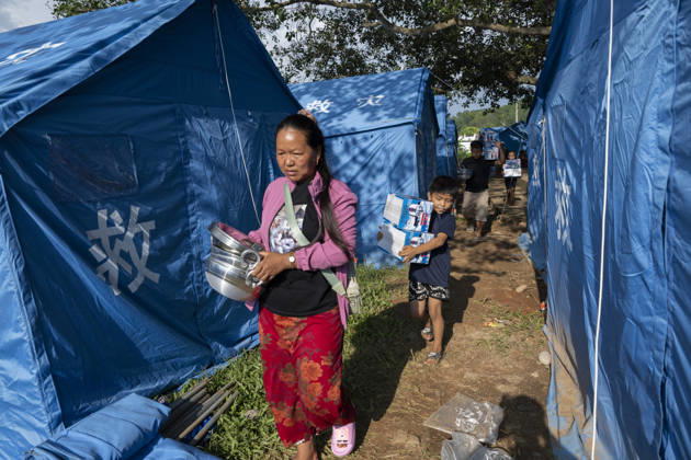 Temporary shelters provide aid to Nepal flood victims DEVIGHAT, NUWAKOT, NEPAL - SEPTEMBER 15: Nepal government and various non-governmental organizations provide temporary shelters and assistance to families affected by the devastating flash floods that struck Nepal on August 26, in Devighat Dham, Nuwakot, Nepal, on September 15, 2026. Several temporary shelters are set up along the Galchi-Trishuli-Rasuwagadhi road in Nuwakot, where various organizations and individuals provide food, cooking supplies and other essential items to affected families. A Nepali citizen who arrives from Australia donates shoes to children from affected families, while various toys, including colorful dolls, are also provided for children staying at the shelters. Copyright: x2026xAnadoluxAbdulxGonix