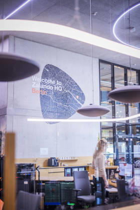 Fotostory Pressetermin bei Zalando: ZALANDO Outlet Store, Headquarter und Workspaces in Berlin aufgenommen am 16.09.2026....Berlin, 16.09.2026. Berlin Deutschland NUR FÜR REDAKTIONELLE ZWECKE - EDITORIAL USE ONLY - BILDNUTZUNG NUR IM ZALANDO-KONTEXT Copyright: xDominikxButzmannx