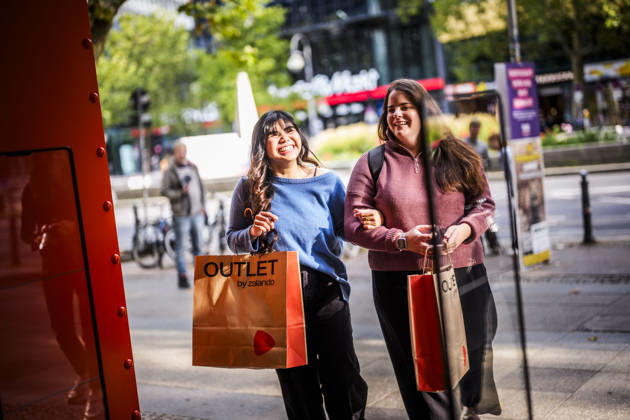 Fotostory Pressetermin bei Zalando: ZALANDO Outlet Store, Headquarter und Workspaces in Berlin aufgenommen am 16.09.2026....Berlin, 16.09.2026. Berlin Deutschland NUR FÜR REDAKTIONELLE ZWECKE - EDITORIAL USE ONLY - BILDNUTZUNG NUR IM ZALANDO-KONTEXT Copyright: xDominikxButzmannx
