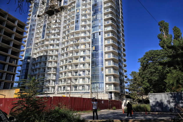 A 19-storey apartment block is damaged by a Russian drone strike in Odesa, Ukraine, September 17, 2026. Ten apartments between the 14th and 16th floors sustained significant damage. Three people, including a four-year-old child, were injured. (Photo by Nina Liashonok Ukrinform) Overnight Russian attack damages 19-storey apartment block in Odesa Copyright: xNinaxLiashonokx