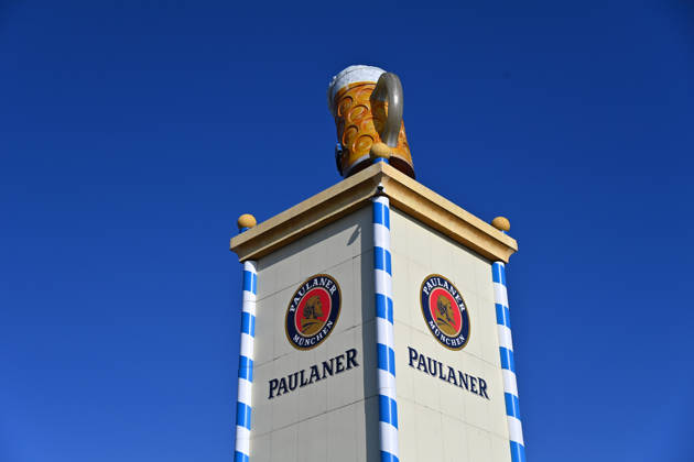 Turm vom Paulaner Festzelt,Logo,Emblem,Firmenemblem, Firmenlogo.Biermarke,Brauerei. Presserundgang vor dem 191. Oktoberfest 2026 am 17.09.2026.