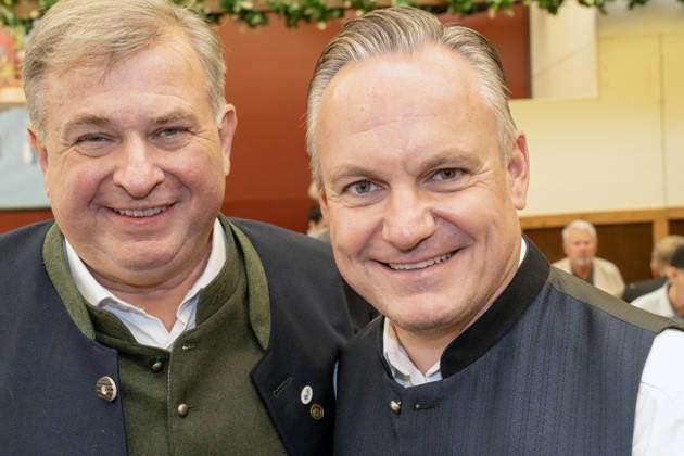 Oktoberfest 2026, der neue Paulaner-Festwirt Lorenz Stiftl und Wiesnchef Dr. Christian Scharpf, München, 17. September 2026 Deutschland, München, 17. September 2026, Oktoberfest 2026, der neue Paulaner-Festwirt Lorenz Stiftl (links) und Wiesn-Chef Dr. Christian Scharpf, bei Presserundgang über die Wiesn, die Wiesn 2026 beginnt am 19. September und dauert bis zum 4. Oktober 2026, Volksfest, Theresienwiese, bayerisch, Bayern