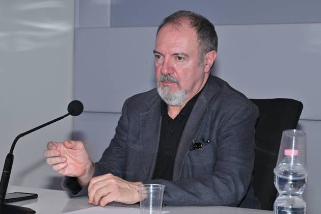 IPA88634693 - Rome: Rai Studios on Via Teulada. Photocall for the show *Misteri dimenticati*—*Blu notte* with Carlo Lucarelli. Pictured: Carlo Lucarelli Copyright: xMaurizioxD Avanzox xMaurizioxDxAvanzox IPA88634693