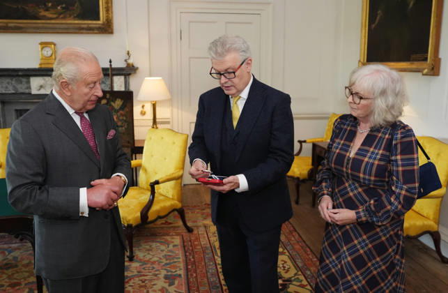 King Charles III at Dumfries House King Charles III presents the King s Medal for Music to Sir James MacMillan, accompanied by Lady MacMillan, at Dumfries House in Cumnock, Ayrshire. Picture date: Friday September 18, 2026., Credit:Jonathan Brady PA ROTA - B68 Avalon UK, Cumnock Copyright: xJonathanxBradyx xPAxROTAx-xB68x xAvalonx 1136096478