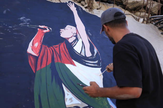 Palestinian Artists Paint Macklemore Mural in Gaza City Palestinian artists paint a mural of American rapper Macklemore on the wall of a building destroyed during the war in Gaza City, in the Gaza Strip, on September 17, 2026. The mural depicts Macklemore performing alongside messages thanking him for using his voice to support Palestinians and highlight the situation of civilians in Gaza. Macklemore released Hind’s Hall in 2024 and said proceeds from the song would be donated to UNRWA.Photo by Abdullah Abu Al-Khair apaimages Gaza Gaza Strip Palestinian Territory 180926_Gaza_AKH_00(8) Copyright: xapaimagesxAbdullahxAbuxAl-Khair xapaimagesx