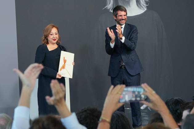 Carmen Machi, 2026 National Film Award Winner Actress Carmen Machi (left), accompanied by Minister of Culture Ernest Urtasun (right), during the National Film Award ceremony on September 19, 2026, in San Sebastián, Guipúzcoa, Basque Country, Spain. The National Film Award, presented as part of the San Sebastián Film Festival, recognizes the most outstanding contribution to Spanish cinema, as demonstrated primarily through a work made public or professional work carried out during the year 2025, or, in duly justified exceptional cases, it is awarded in recognition of a lifetime achievement. SEPTEMBER 19, 2026 San Sebastián, Guipúzcoa, Basque Country, Spain Copyright: xUnanuex 7785397